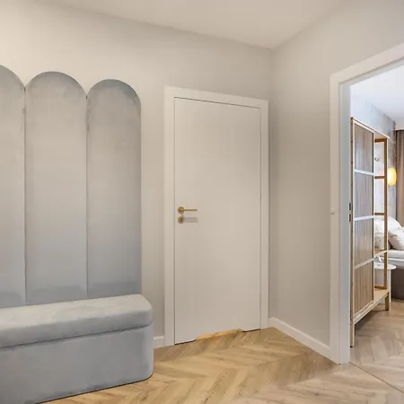 Blue Horizon Self Check-in, Free Garage Parking, Invoice