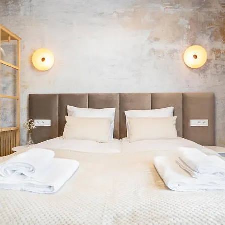 Blue Horizon Self Check-in, Free Garage Parking, Invoice Poznań